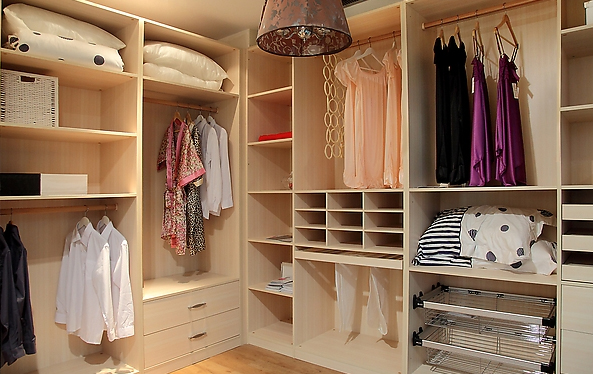 利用純堿(jiǎn)去除衣櫥的臭味(wei)