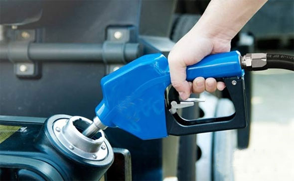 車用尿素加注(zhu)時需防雜質防溢(yi)出