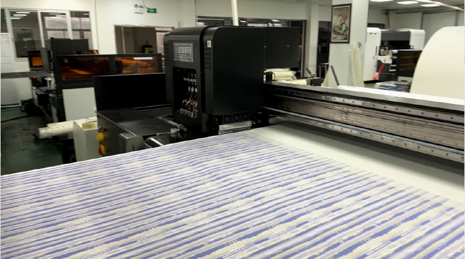 影響(xiǎng)數碼印(yìn)花機打(da)印圖案(àn)邊緣清(qing)晰度的(de)因素